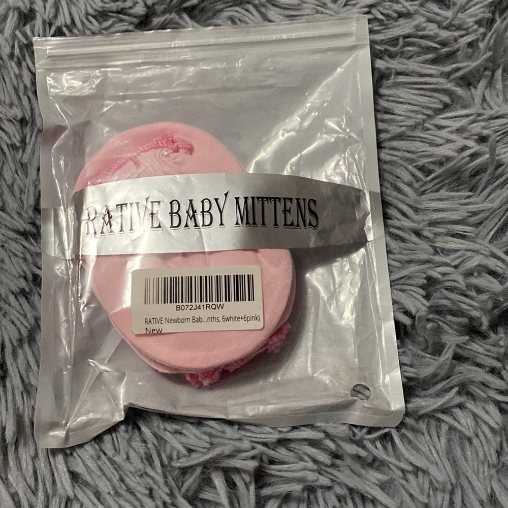 Set of 6 pairs of baby mitts with silky fabric bloomers 9/12mos - Picture 2 of 3